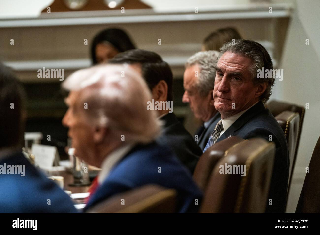 WASHINGTON DC, USA - 10. April 2025 - US-Präsident Donald Trump hält am Donnerstag, 10. April 2025, im Kabinettssaal des Weißen Hou eine Kabinettssitzung ab Stockfoto