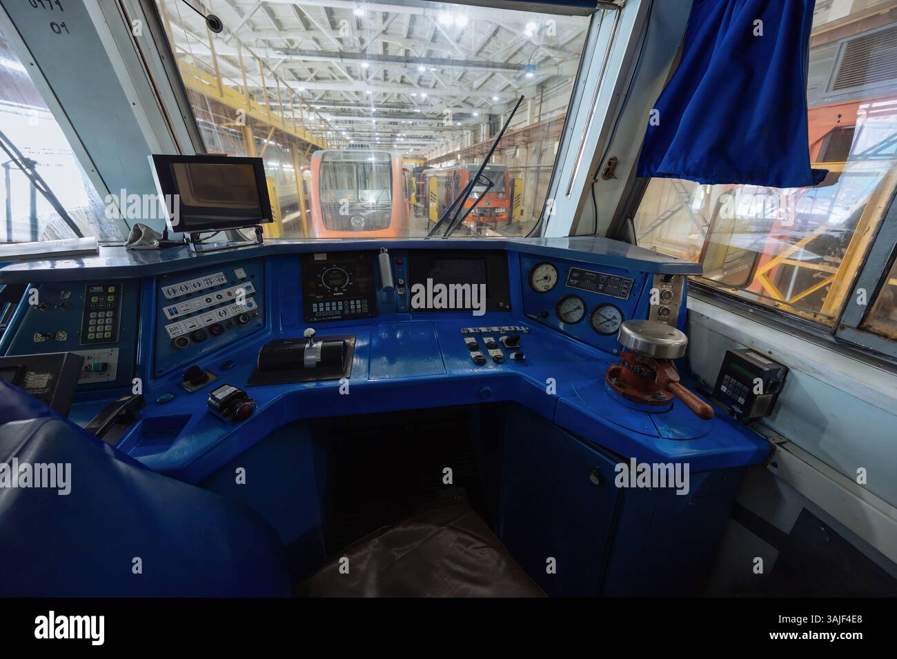 Innenraum der U-Bahn. Armaturenbrett für Fahrer. Stockfoto