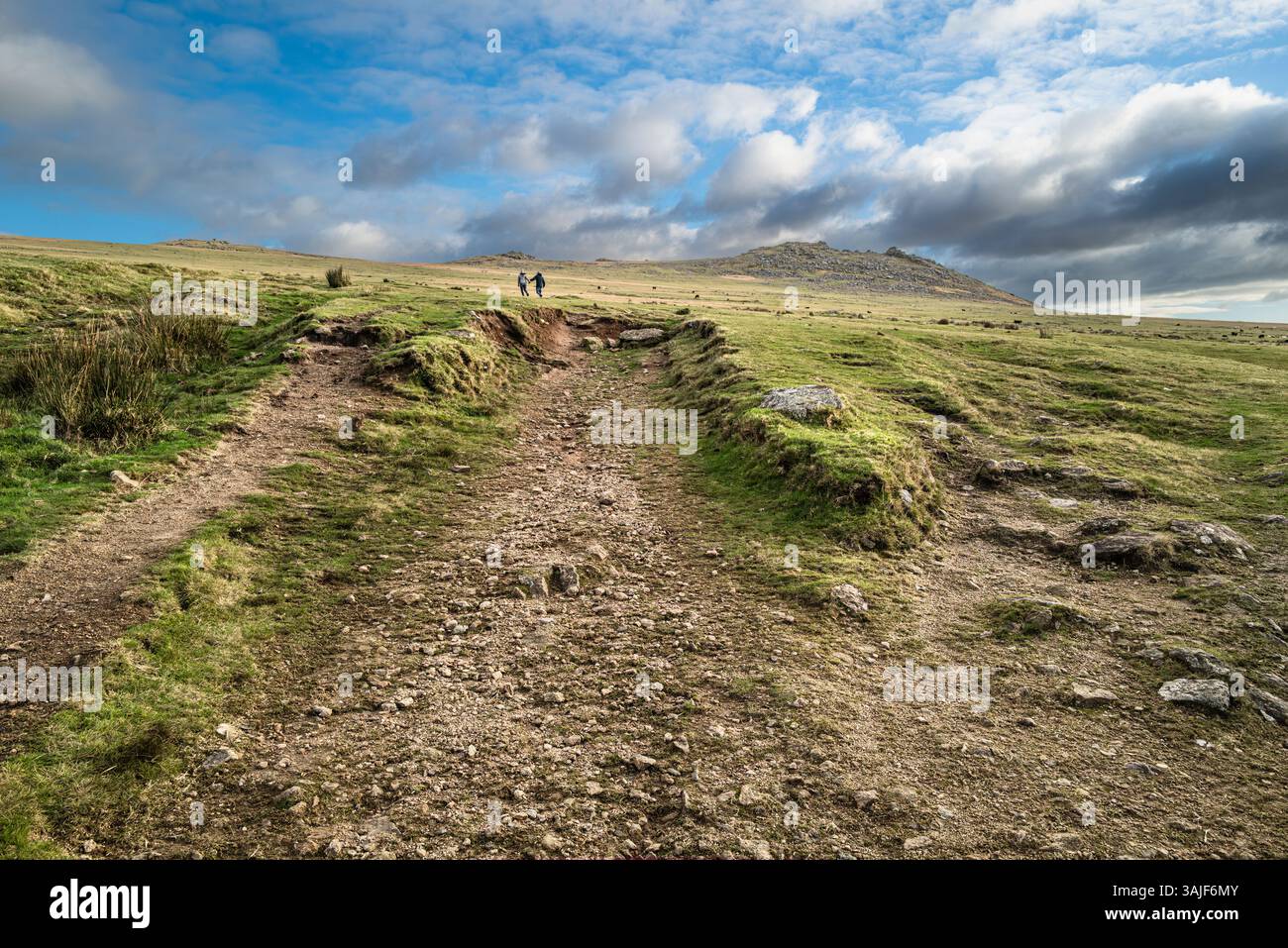 Roughtor Rough Tor auf dem wilden, windgepeitschten Bodmin Moor in Cornwall in Großbritannien. Stockfoto