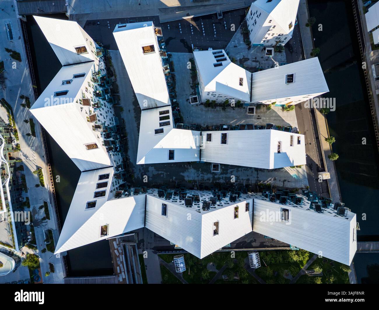 Britische Bildunterschrift: Neu entwickelter Teil von Aarhus mit modernen Gebäuden in der Nähe des Hafens von Aarhus. DK-Bildunterschrift: Isbjerget - EN helt ny bydel Skyder op på havne Stockfoto