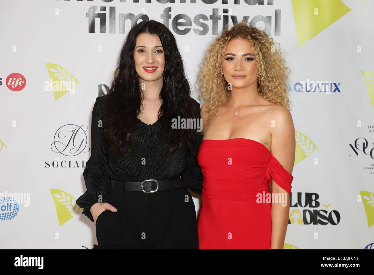 Sydney, Australien. April 2025. L-R: Caitlin Lopez und Loretta White besuchen das Sydney Women’s International Film Festival (SWIFF) im Palace Cinemas, Entertainment Quarter, Moore Park. Richard Milnes/Alamy Live News Stockfoto
