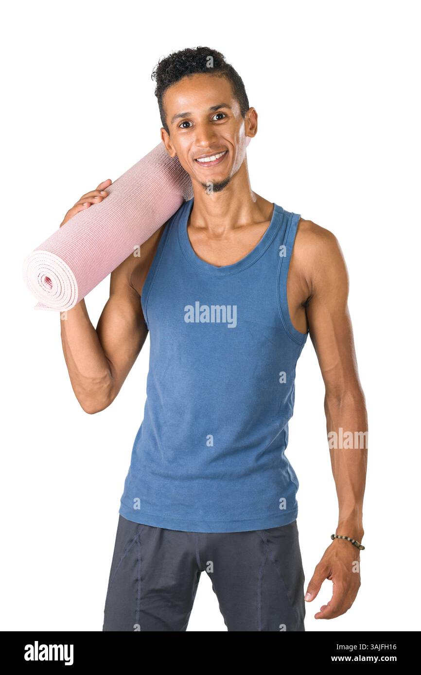 Junger Mann, Yoga Matte in die Hände auf weißem Hintergrund Stockfoto