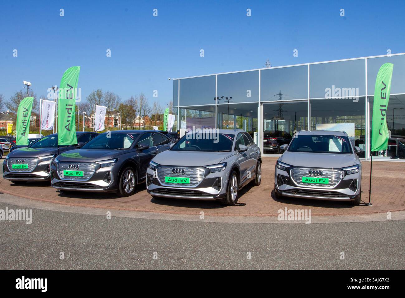 Audi Q4 E-tron Sportback S Line 150 kW Motor, Audi Q4 Sportback e-tron, ein sportlicher, vollelektrischer SUV zum Verkauf beim Haupthändler in Preston, Großbritannien Stockfoto
