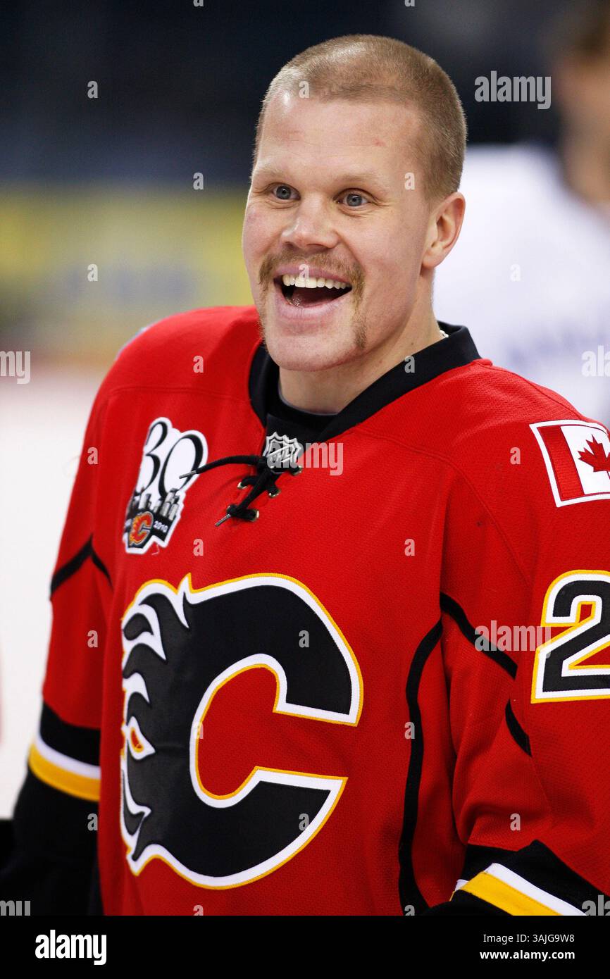 28. Dezember 2009 - Calgary, Alberta, Kanada - NHL-Spielerprofil-Foto auf Olli Jokinen von Calgary Flames während eines Spiels in Calgary. (Foto: © Larry MacDougal via ZUMA Wire) Stockfoto