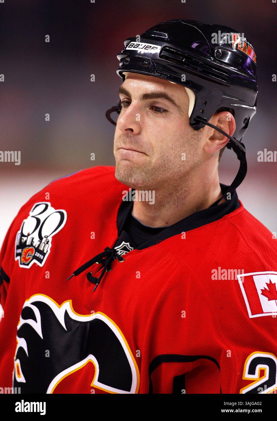 28. Dezember 2009 - Calgary, Alberta, Kanada - Foto des NHL-Spielerprofils auf Eric Nystrom von Calgary Flames während eines aktuellen Spiels in Calgary. (Foto: © Larry MacDougal via ZUMA Wire) Stockfoto