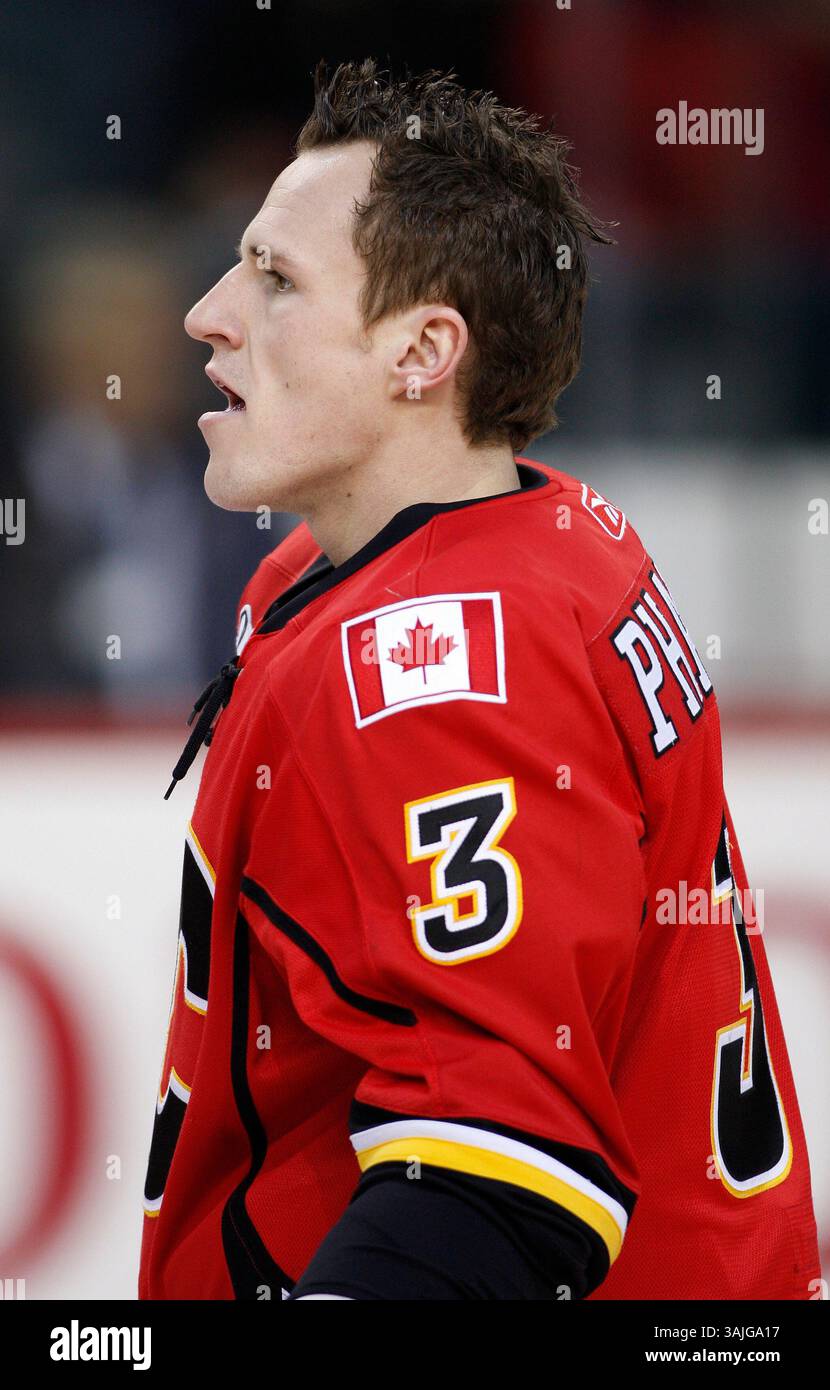 28. Dezember 2009 - Calgary, Alberta, Kanada - Foto des NHL-Spielerprofils von Calgary Flames' Dion Phaneuf während eines Spiels in Calgary. (Foto: © Larry MacDougal via ZUMA Wire) Stockfoto