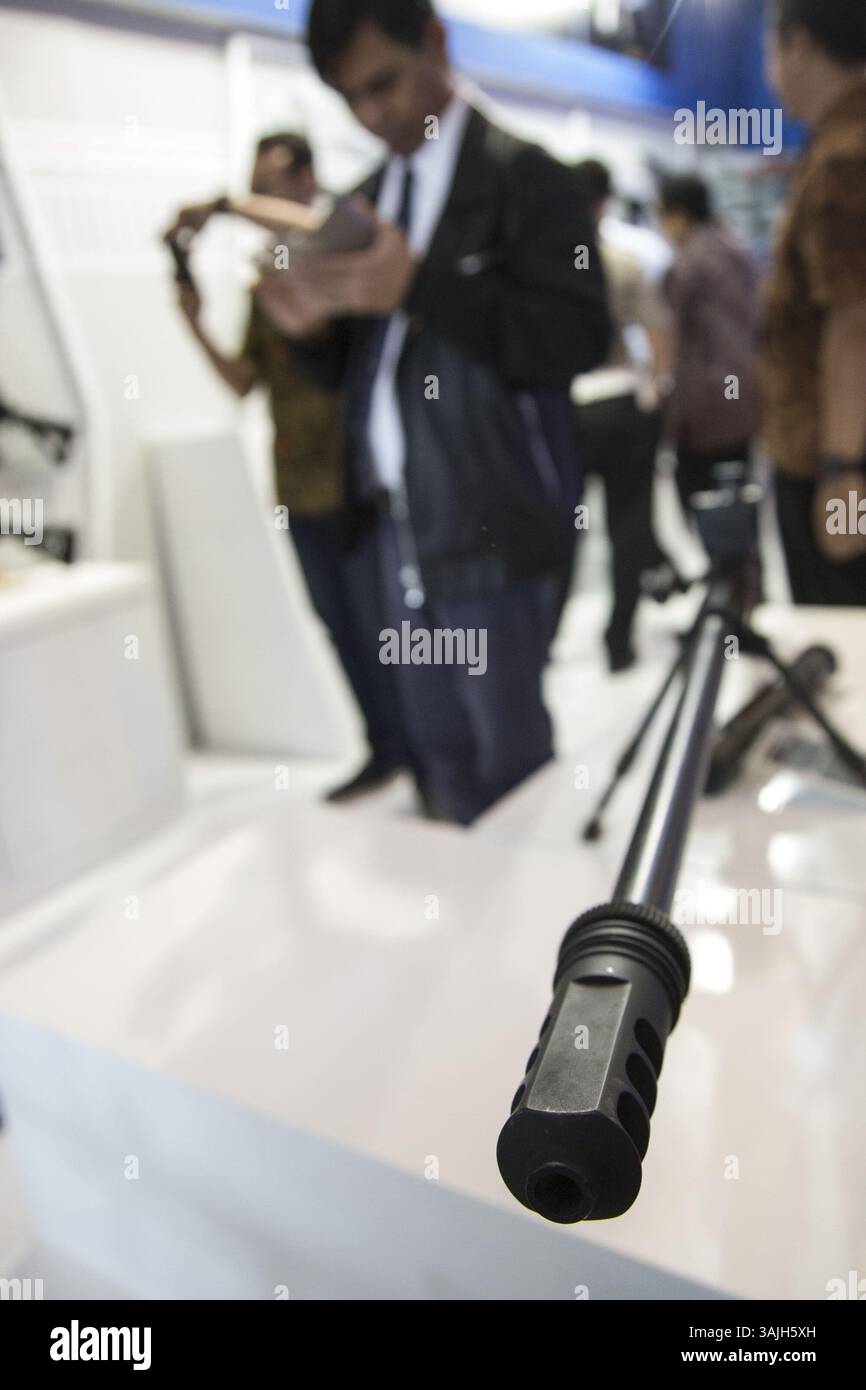 12. Juli 2017 - Süd-Jakarta, Jakarta, Indonesien - Jakarta, Indonesien, 12. Juli 2017 : Indonesien hielt die Indo Security Exhibition im Jakarta Convention Center vom 11. Bis 13. Juli. Auf der Ausstellung präsentierte Unternehmen aus Indonesien und anderen Ländern wie Japan, Russland, USA, China und Deutschland ihr bestes Produkt, das für das Sicherheitssystem in Indonesien nützlich sein könnte. Die Produktpalette reicht von Feuerwehrausrüstung, Polizeiausrüstung und Sicherheitssystem für die öffentliche Sicherheit und die nichtstaatliche Sicherheit. (Bild: © Donal Husni via ZUMA Wire) Stockfoto