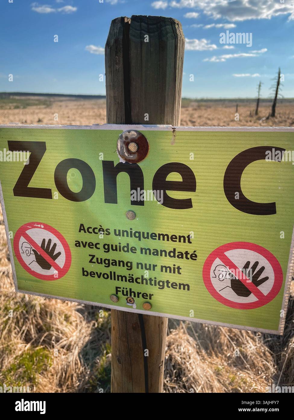 Ein Warnschild für nicht in Belgien einreisen Ardens in der Nähe von Malmedy, Belgien. Stockfoto
