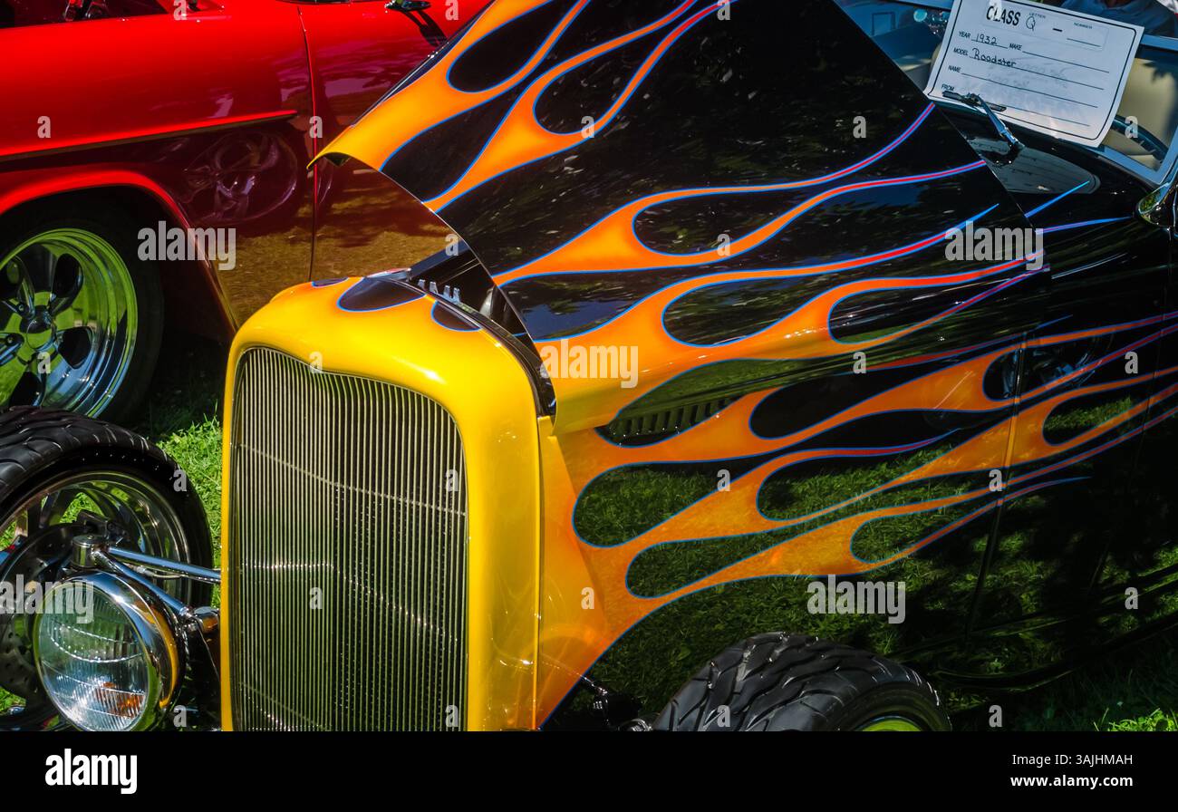Vintage Hot Rod mit gemalten Flammen auf einer Autoshow Stockfoto