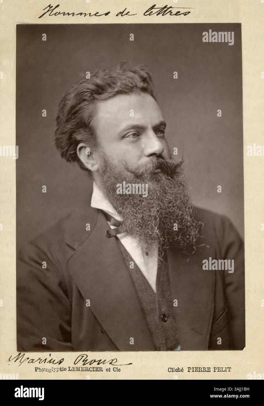 Marius Roux, fotografiert von Pierre Petit im Jahr 1879, war eine einflussreiche Persönlichkeit der französischen Literatur und des Journalismus. Roux, ein früherer Mitarbeiter von Emile Zola, arbeitete als Redakteur für das Petit Journal. Stockfoto