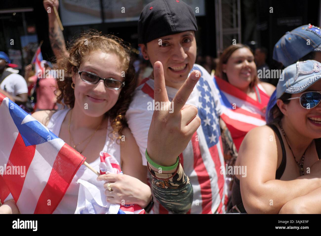 Juni 2017 - New York, New York, Vereinigte Staaten - Atmosphäre bei der Puerto-rican Day Parade auf der Fifth Avenue am 11. Juni 2017 in New York City (Foto: © Curtis Means/Ace Pictures via ZUMA Press) Stockfoto