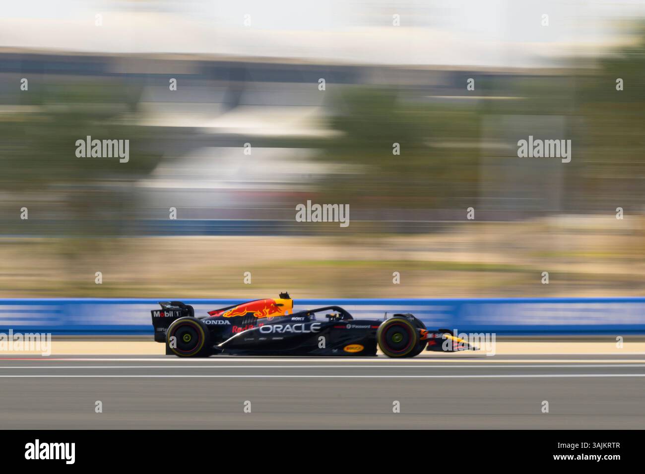 Sakhir, Bahrain. April 2025. Ayumu Iwasa von Oracle Red Bull Racing während Training 1. Ahmad Al Shehab/Alamy Live News. Stockfoto