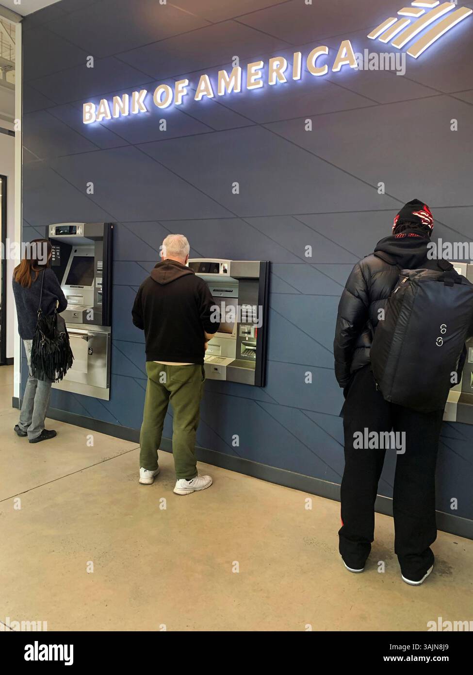 Kunden, die Geldautomaten verwenden, Bank of America, Brooklyn, New York, USA Stockfoto