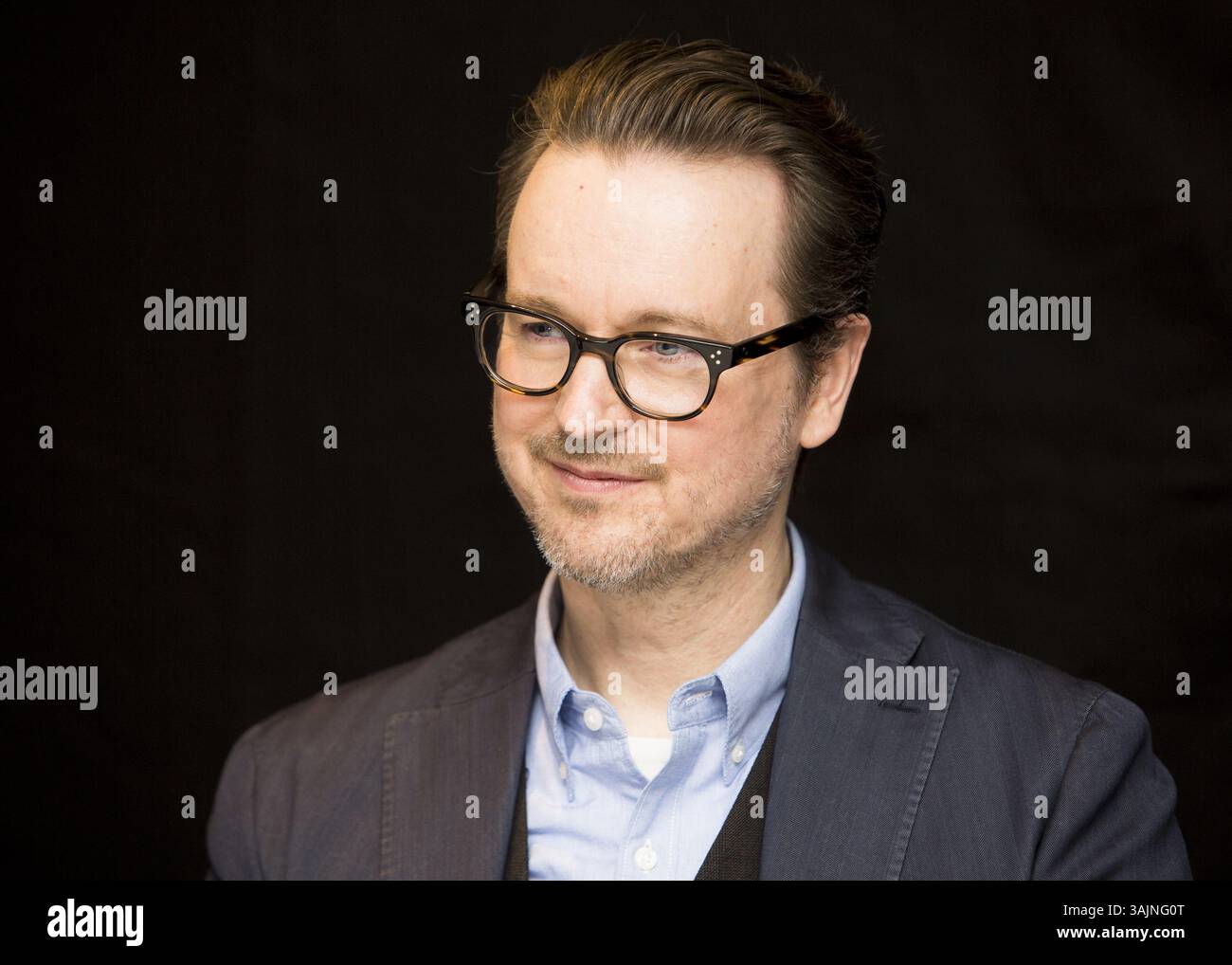 18. Juni 2017: London, Vereinigtes Königreich: MATT REEVES fördert den Krieg um den Planeten der Affen. Matthew George „Matt“ Reeves (* 27. April 1966 in New York City) ist ein US-amerikanischer Drehbuchautor, Regisseur und Produzent. Reeves begann seine Karriere als Drehbuchautor für die Filme unter Siege 2: Dark Territory (1995) und der Pallbearer (1996), die sein Regiedebüt in Spielfilmlänge markierten. Danach wechselte er als Regisseur und Mitschöpfer der Dramaserie Felicity (1998C2002) ins Fernsehen. Reeves führte seitdem Regie für den Horrorfilm Cloverfield (2008), den romantischen Horrorfilm Let Me Stockfoto