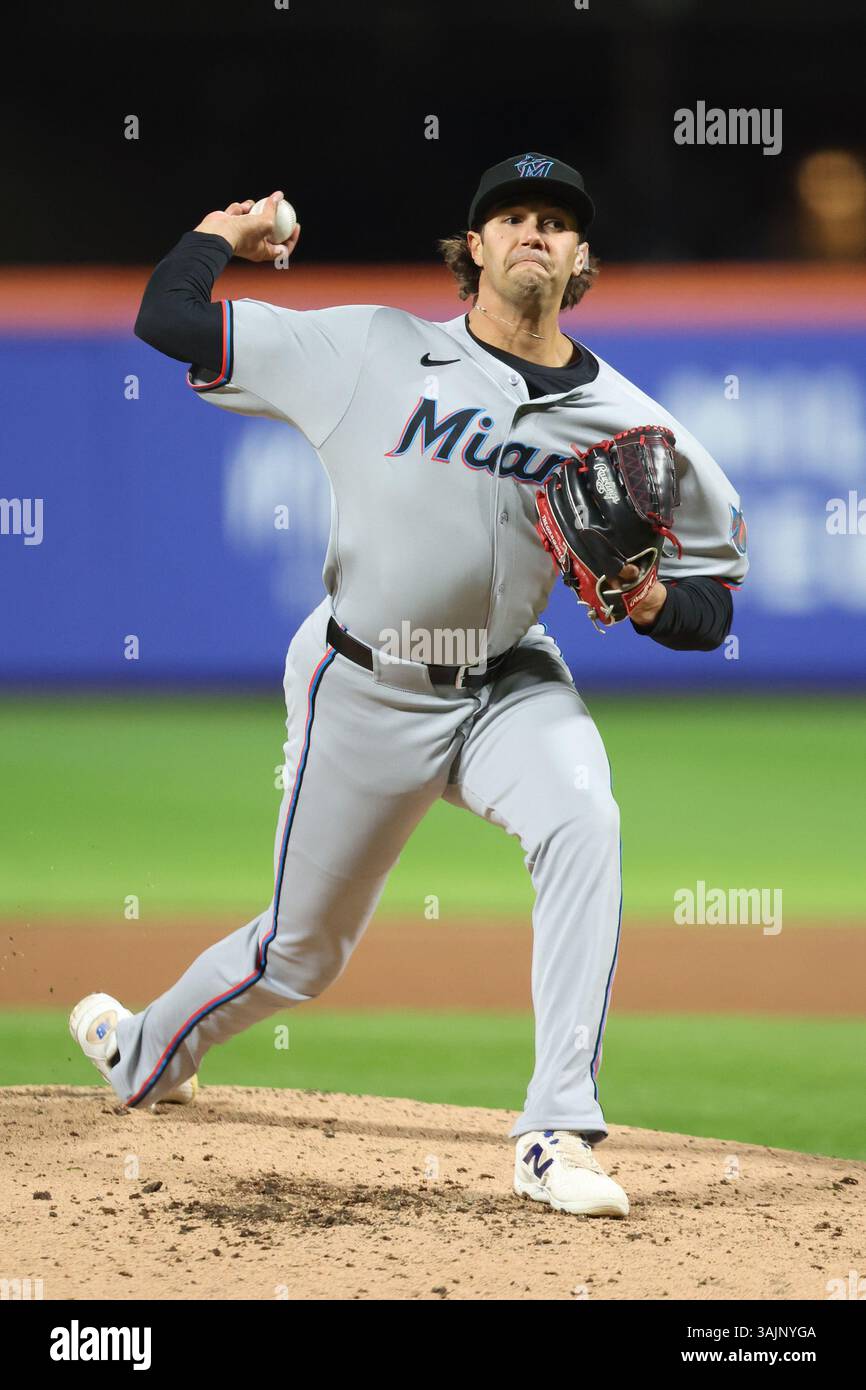 Miami Marlins Relief Pitcher Tyler Phillips #30 wirft während des vierten Inning eines Baseballspiels gegen die New York Mets im Citi Field in Corona, N.Y., Montag, 7. April 2025. (Foto: Gordon Donovan) Stockfoto