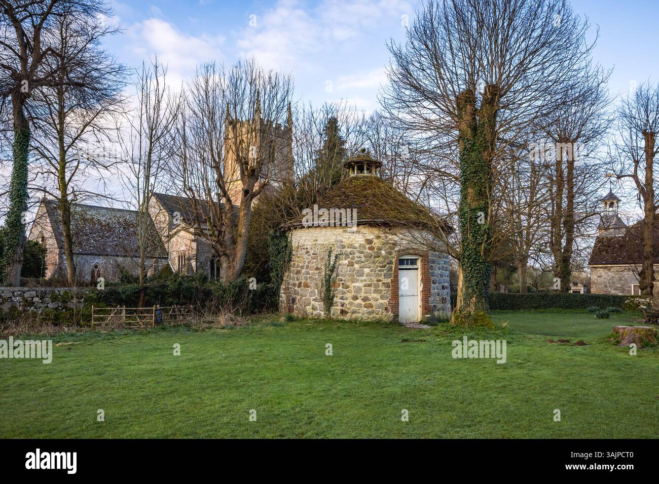 Dovecote aus dem 16. Jahrhundert in der Nähe der Saint James' Church im Dorf Avebury, Wiltshire, England Stockfoto