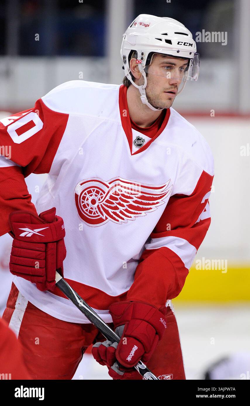 März 2010 – Calgary, Alberta, Kanada – Foto des NHL-Spielerprofils auf Drew Miller von Detroit Red Wings während eines Spiels in Calgary. (Foto: © Larry MacDougal via ZUMA Wire) Stockfoto