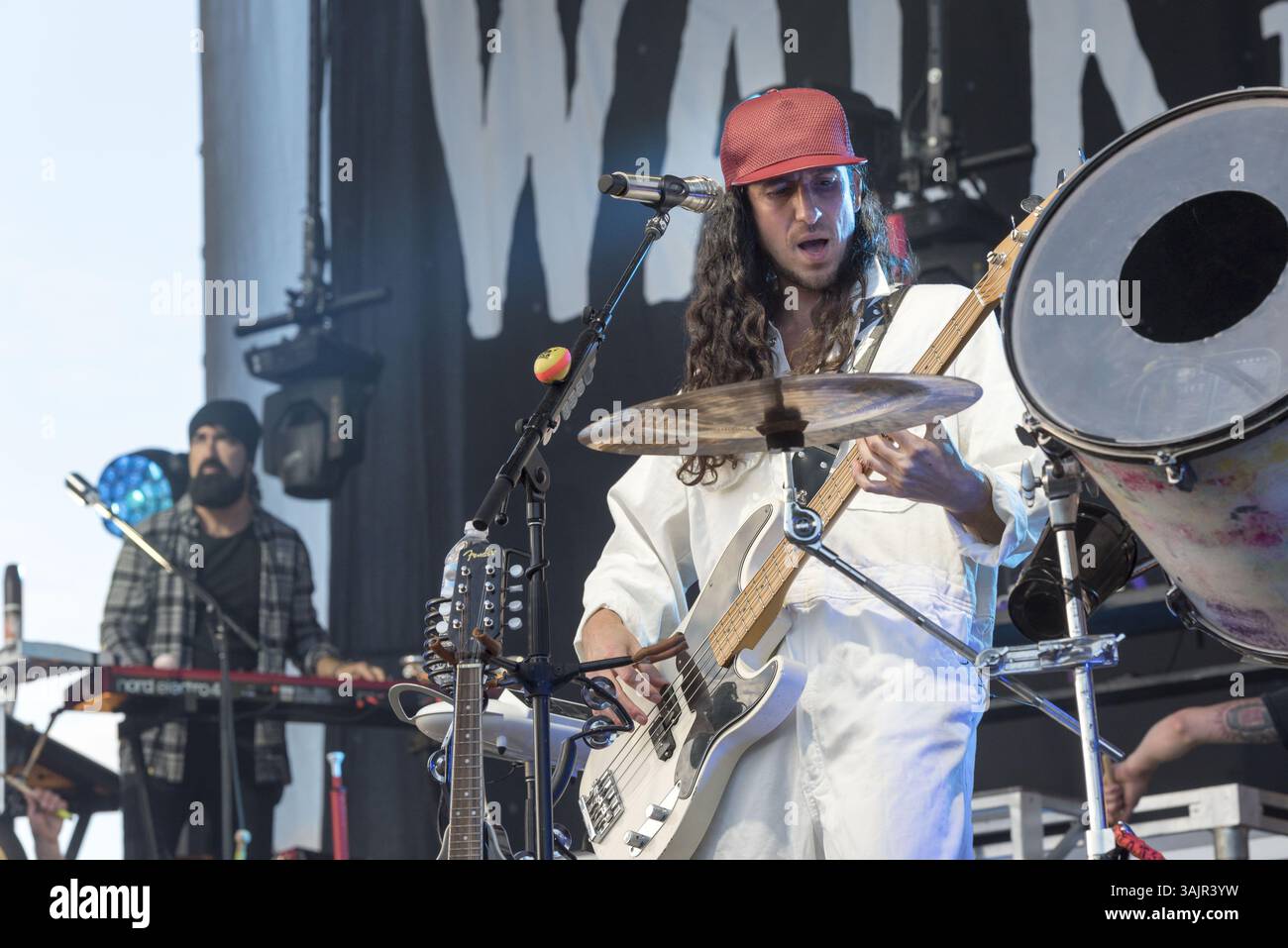 27. Mai 2017: Toronto, Ontario, Kanada – die kanadische Independent Alternative Rock-, Ska- und Reggae-Rock-Band WALK OFF THE EARTH spielte eine ausverkaufte Show beim CBC Music Festival am Echo Beach in Toronto. Im Bild: SARAH BLACKWOOD, GIANNI ''LUMINATI'' NICASSIO, RYAN MARSHALL, MIKE ''BART GUY'' TAYLOR, JOEL CASSADY (Kreditbild: © Angel Marchini Via ZUMA Wire) Stockfoto