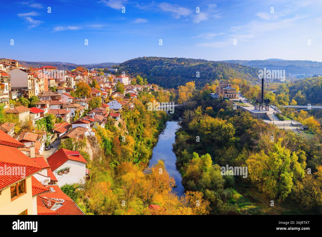 Veliko Tarnovo, Bulgarien. Yantra-Tal und Fluss. Stockfoto