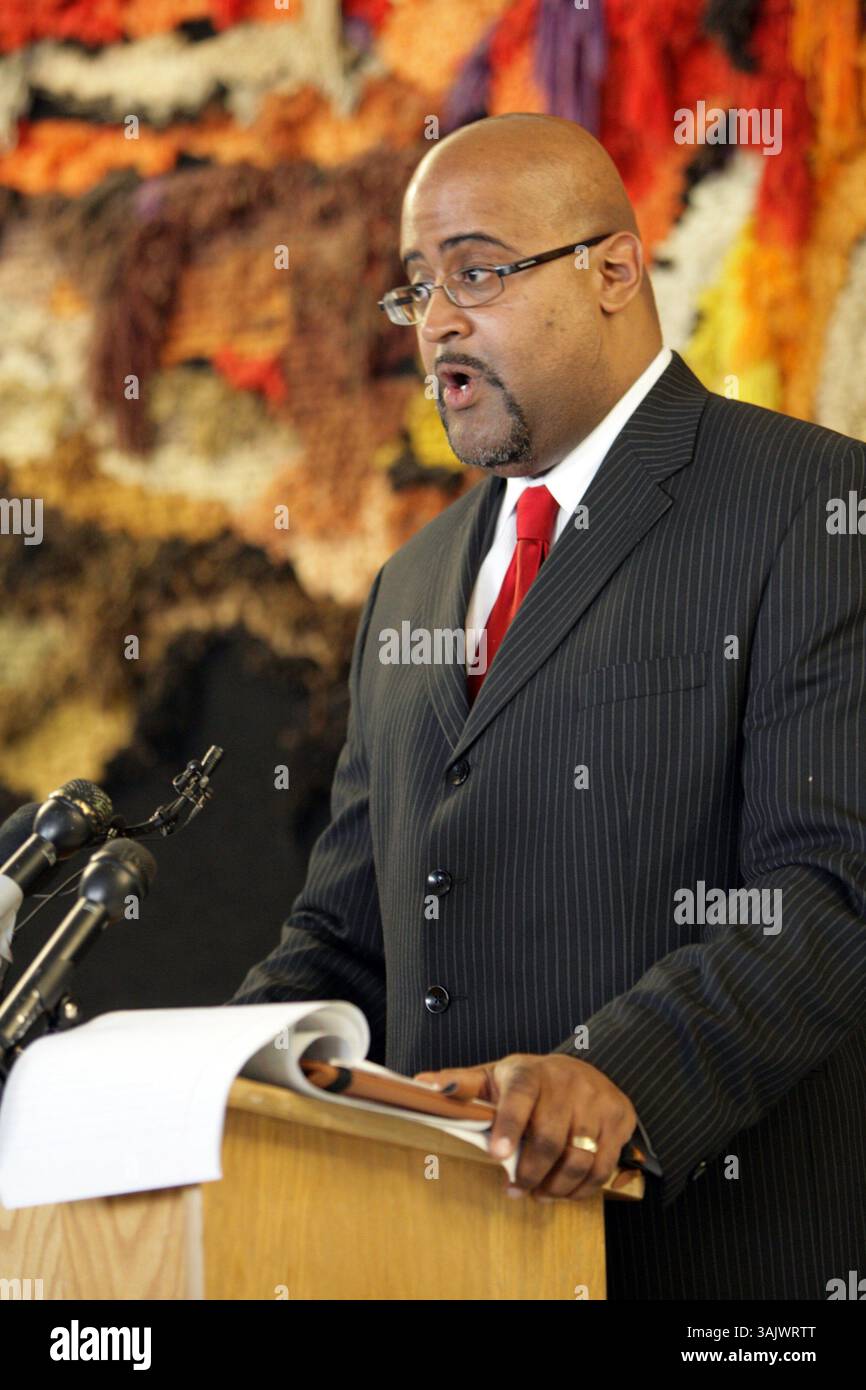Ehemaliger Bürgermeister von Detroit und derzeitiger Präsident des Stadtrats von Detroit, Ken Cockrel Jr. CQrr informiert die Medien über seine Wahl, am Dienstag, den 12. Mai 2009 in der Cathedral Church of St. Paul für den stadtrat in Detroit zu kandidieren. RASHAUN RUCKER/Detroit Free Press (Foto: © Detroit Free Press/ZUMA Press) Stockfoto