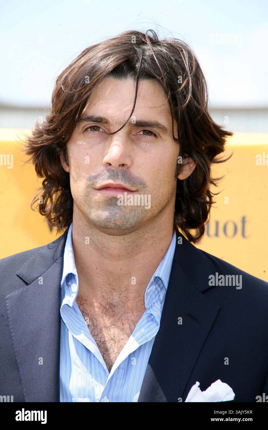 Prinz Harry spielt im Rahmen seines ersten offiziellen Besuchs in den USA beim zweiten jährlichen Veuve Cilcquot Manhattan Polo Classic, mit Erlösen zugunsten amerikanischer Freunde von Senebale.Arrivals.Mai 30, 09.Governor's Island, NYC. Fotos von Sonia Moskowitz, Globe Photos Inc 2009.NACHO FIGUERAS..K62088SMO (Kreditbild: © Sonia Moskowitz/Globe Photos/ZUMAPRESS.com) Stockfoto