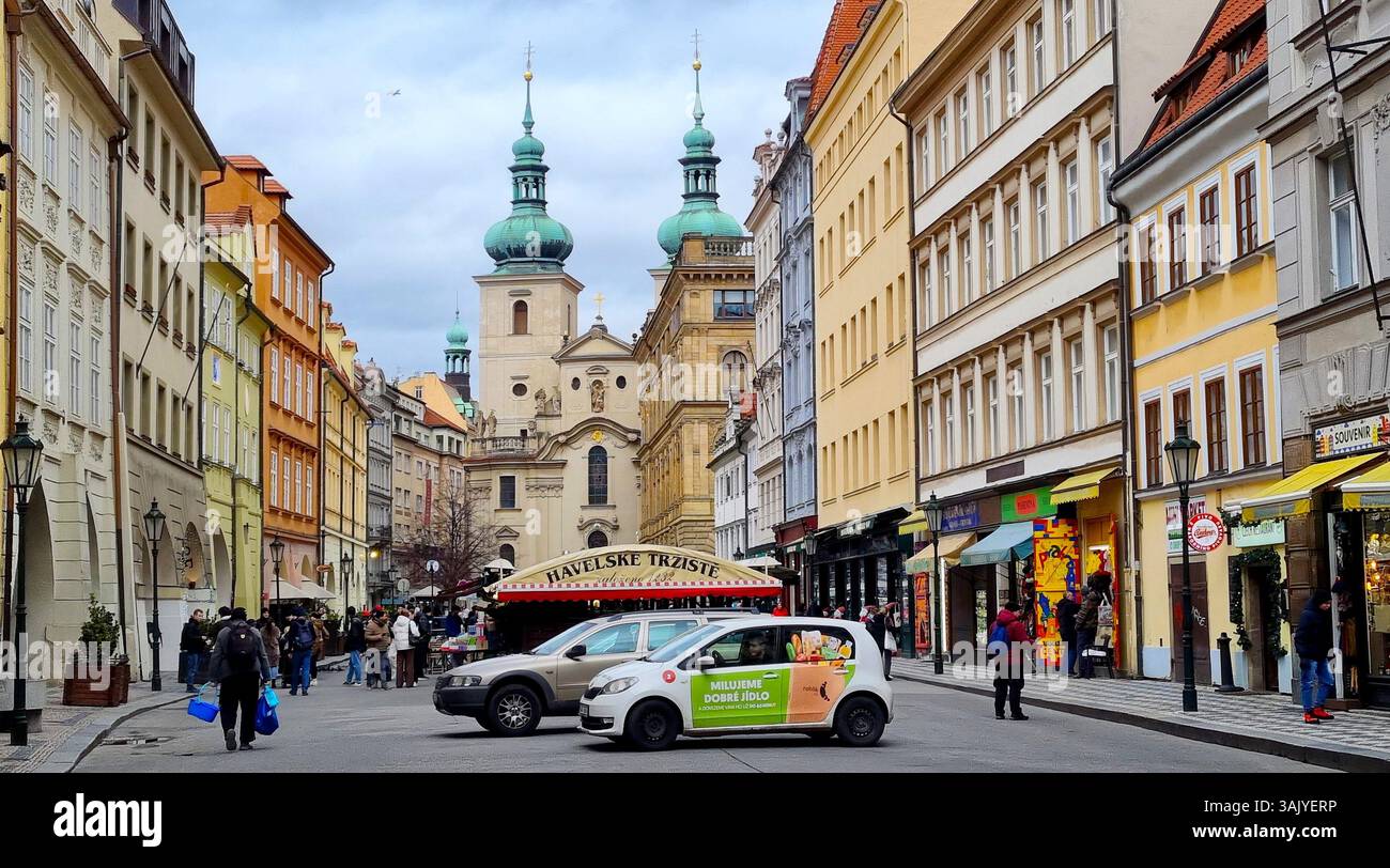 Der älteste Open Air Havel Markt (Havelske Trziste), im Herzen der Altstadt von Prag, Tschechien Stockfoto