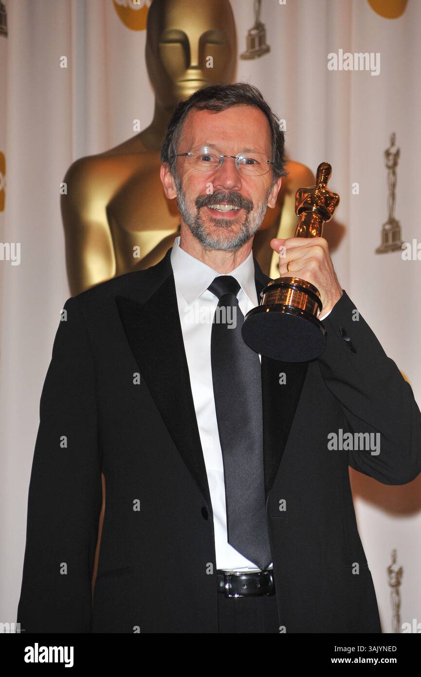 22. Februar 2009 - Hollywood, Kalifornien, USA - ED CATMULL, Präsident der Pixar Animiation Studios, feiert mit dem Oscar für seine Lebensleistung in der Computergrafik bei den 81. Academy Awards im Kodak Theater. (Bild: © Adam Latham/ZUMA Press) Stockfoto