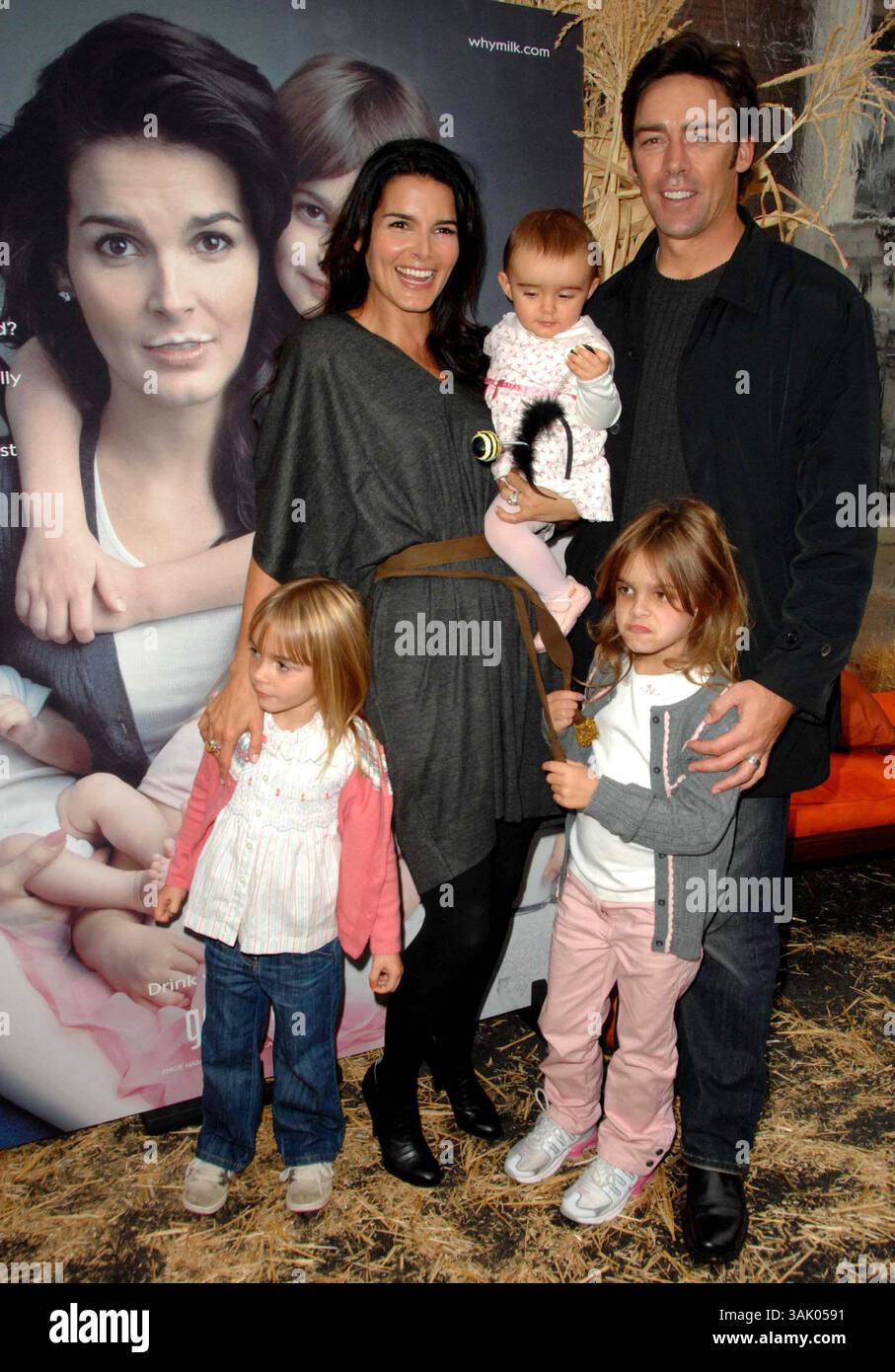 Angie Harmon, Jason Sehorn, Finley Faith Sehorn, Avery Grace Sehorn(02)