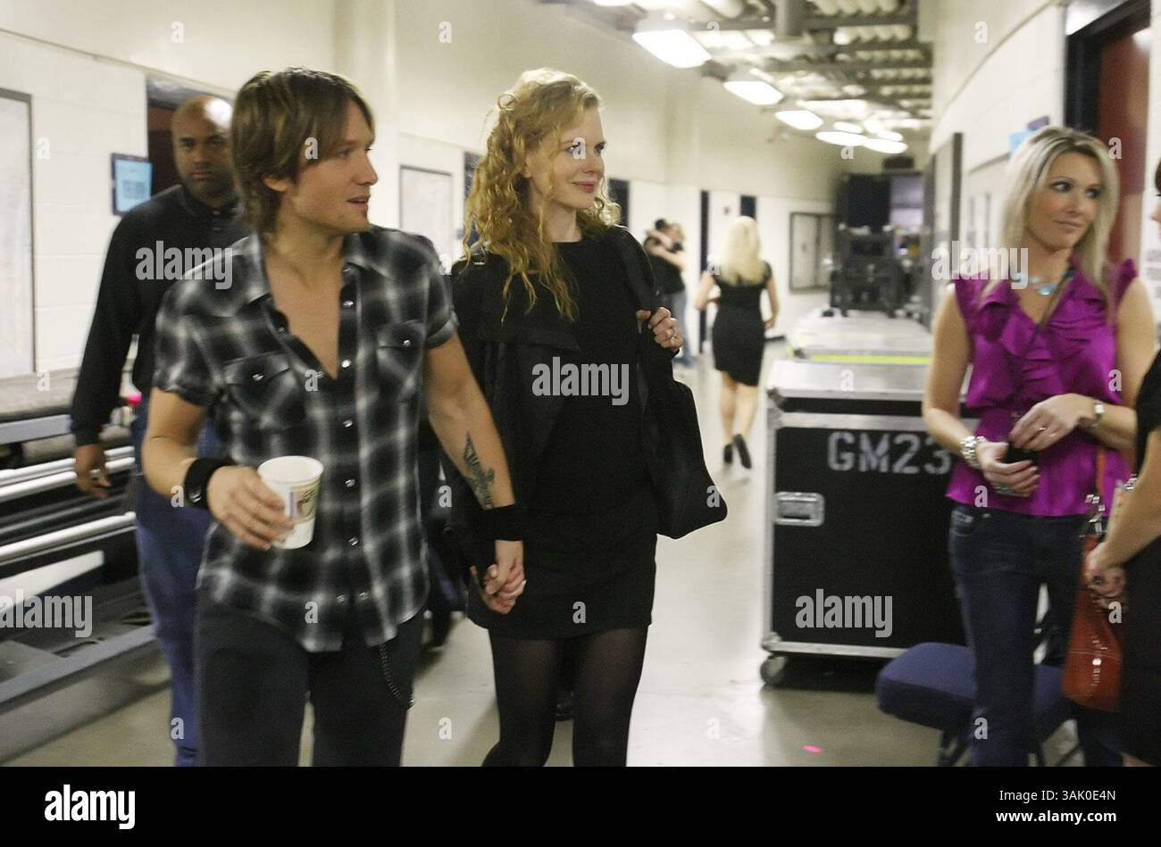 Keith Urban und Frau Nicole Kidman gehen gemeinsam hinter die Bühne. (Bild: © The Tennessee/ZUMA Press) Stockfoto