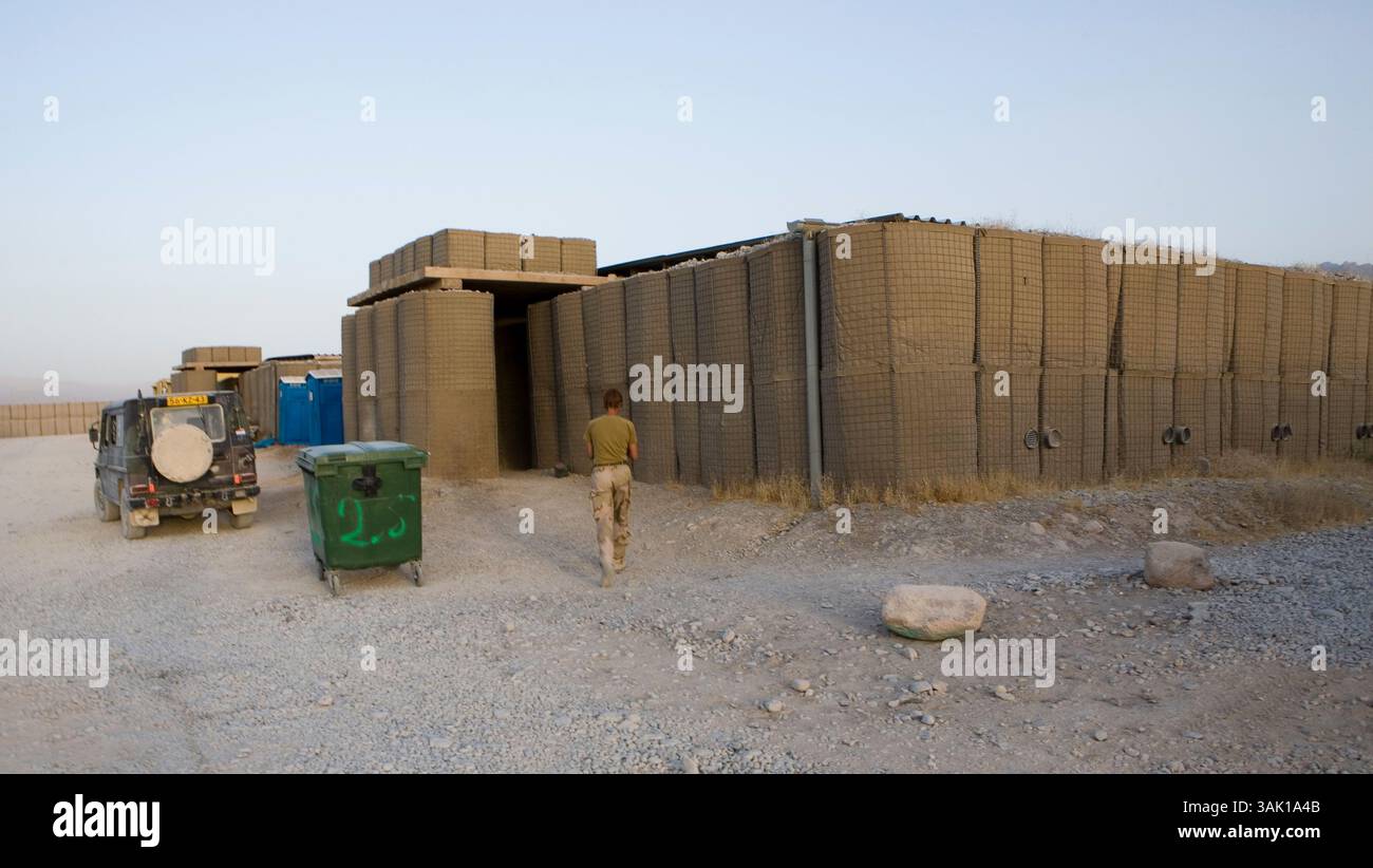21. September 2009 - Tarin Kowt, Uruzgan, Afghanistan - Soldaten in Kamp Holland leben in bombensicheren Containern. Diese Bunker sind sicher vor Artillerie- und Raketenangriffen. In jedem Raum sind drei bis vier Soldaten untergebracht. (Bild: © Ton Koene/ZUMA Press) Stockfoto