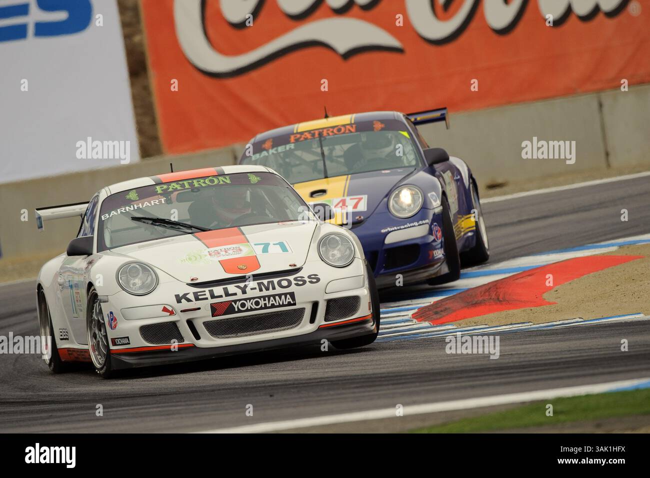 10. Oktober 2009: Paul Barnhart im Kelly-Moss Racing Porsche 911, führt John Baker im #47 Orbit Racing Porsche, im GT3 Rennen Samstag. Mazda Raceway Laguna Seca Monterey, CA (Foto: © Curt Sousa/Cal Sport Media/ZUMA Press) Stockfoto