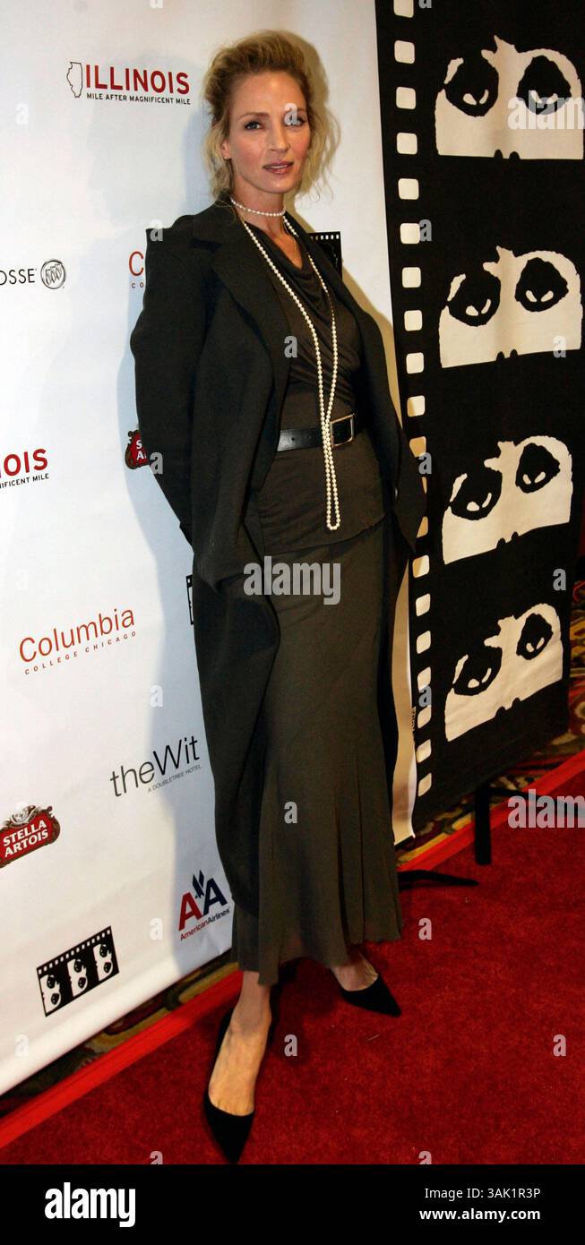 8. Oktober 2009 – Chicago, Illinois, USA – die Schauspielerin UMA THURMAN kommt auf dem roten Teppich der Eröffnungsnacht des 45. Chicago International Film Festivals im AMC River East 21 Theater in Chicago. (Bild: © Kamil Krzaczynski/ZUMA Press) Stockfoto