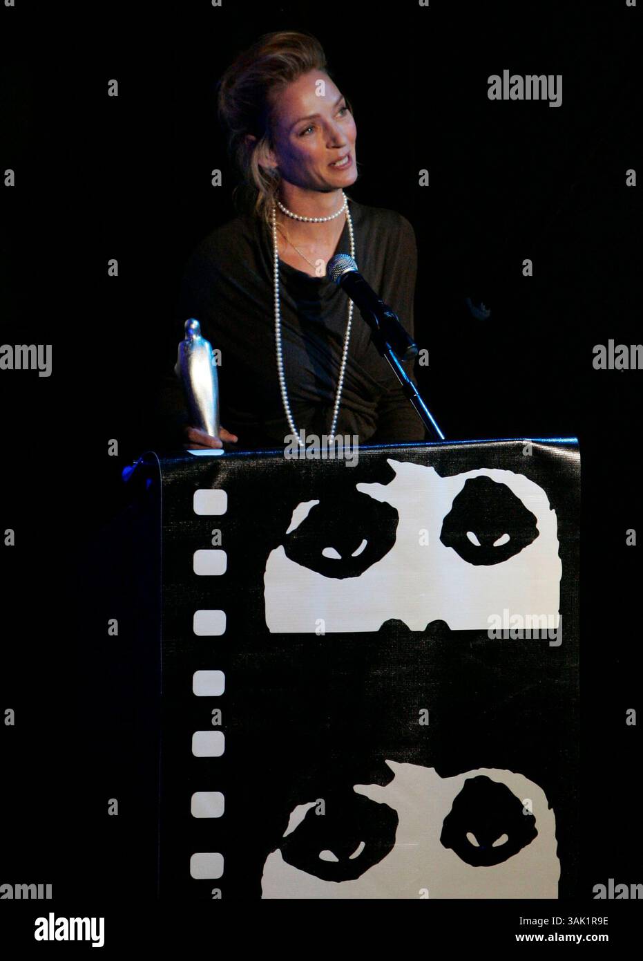 8. Oktober 2009: Chicago, Illinois, USA - Schauspielerin UMA THURMAN spricht beim Eröffnungsabend des 45. Chicago International Film Festivals im AMC River East 21 Theater in Chicago. (Bild: © Kamil Krzaczynski/ZUMA Press) Stockfoto