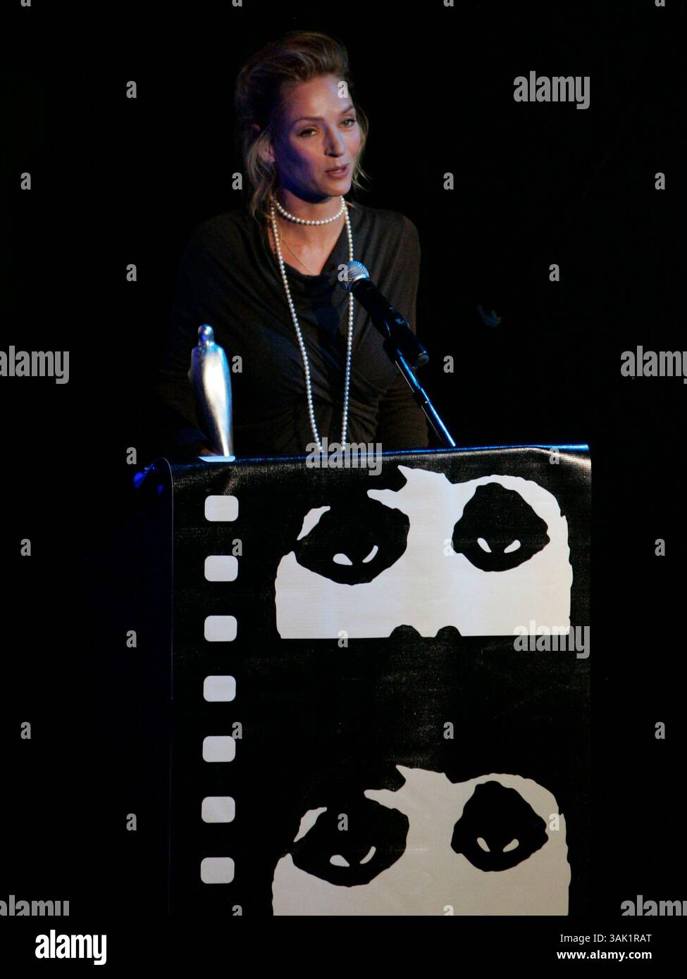 8. Oktober 2009: Chicago, Illinois, USA - Schauspielerin UMA THURMAN spricht beim Eröffnungsabend des 45. Chicago International Film Festivals im AMC River East 21 Theater in Chicago. (Bild: © Kamil Krzaczynski/ZUMA Press) Stockfoto