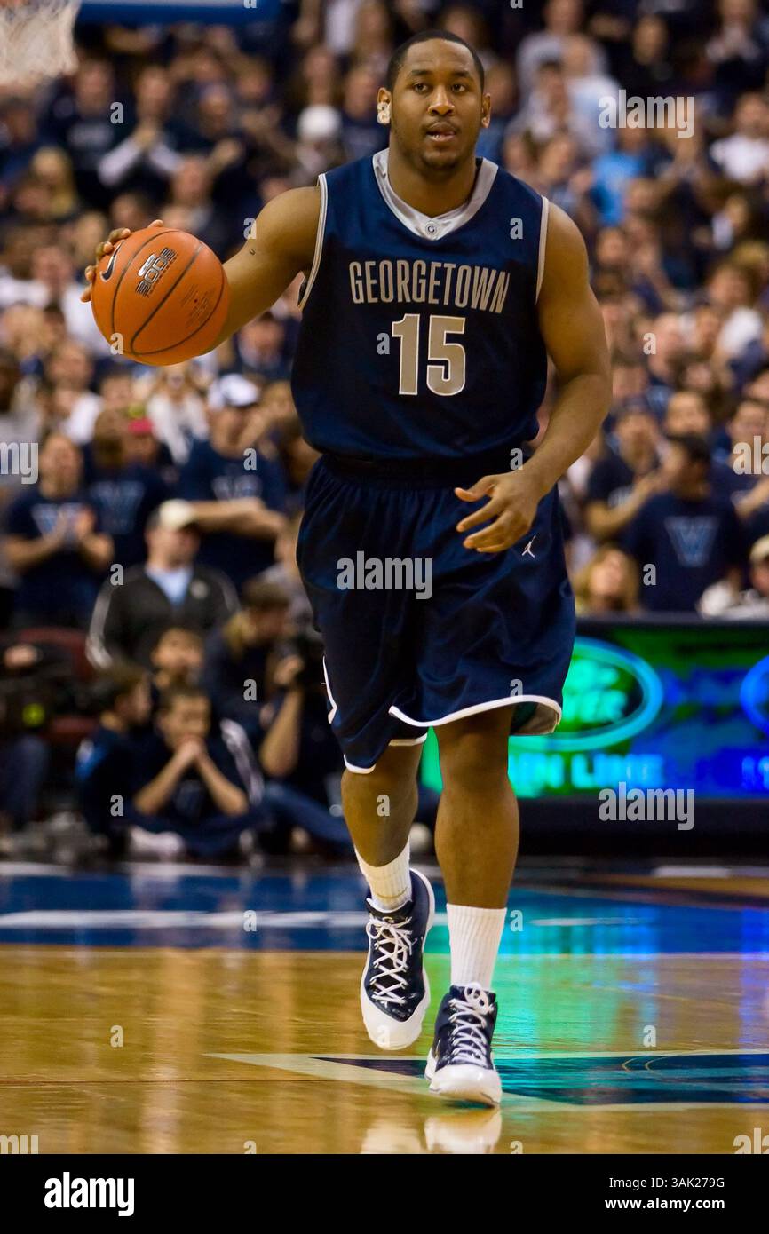 28. Februar 2009: Austin Freeman #15 von Georgetown Hoyas' Garde bringt den Ball während des NCAA Basketballspiels zwischen den Georgetown Hoyas und den Villanova Wildcats im Watchovia Center in Philadelphia, Pennsylvania. Die Georgetown Hoyas Beat the Villanova Wildcats, 56-54. (Bild: © Chris Szagola/Cal Sport Media) Stockfoto