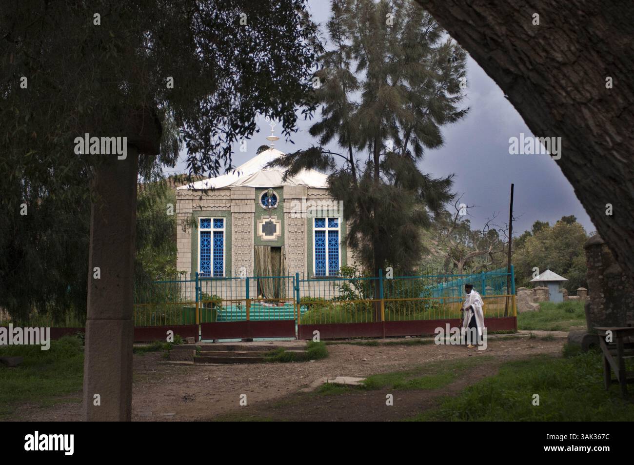 22. Juli 2012 - Mauritius - Kirche St. Maria von Zion, Aksum, Äthiopien. Die Bundeslade in der Kirche der Heiligen Maria von Zion in Axum. Die Kirche St. Maria von Zion befindet sich in Aksum (Äthiopien). Es gehört zum koptischen Patriarchat von Äthiopien, einem der Patriarchate der koptischen Kirche. Der Überlieferung nach ist die Bundeslade, die angeblich von Menelik I., dem Sohn Salomos, dort deponiert wurde, in dieser Basilika geschützt, obwohl sie nicht vollständig gesichert werden kann, da es eine ganze Diskussion über ihren genauen Standort gibt, sondern die Theorie, die sich in der Kirche Santa Maria de Sio befindet Stockfoto
