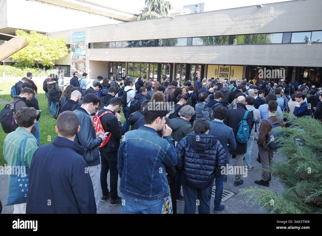 Bologna, Italia - Cronaca - 12. April 2025 - Primo evento nazionale promosso dall'associazione politica drin 'Sveglia! Verso il congresso". Partecipano i fondatori dell'associazione drin Alberto Forchielli e Michele Boldrin - (Foto Michele Nucci/LaPresse) News - Bologna, Italien - 12. April 2025 - erste nationale Veranstaltung, die vom politischen Verein drin 'Wake up! Auf dem Weg zum Kongress". Die Gründer des Vereins drin Alberto Forchielli und Michele Boldrin werden teilnehmen - (Foto Michele Nucci/LaPresse) Stockfoto