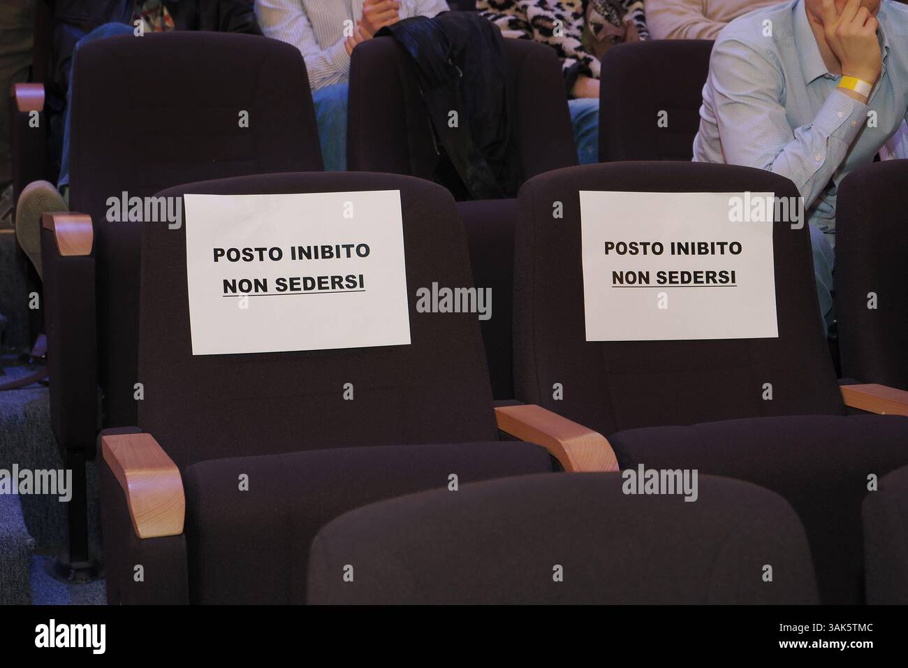 Bologna, Italia - Cronaca - 12. April 2025 - Primo evento nazionale promosso dall'associazione politica drin 'Sveglia! Verso il congresso". Partecipano i fondatori dell'associazione drin Alberto Forchielli e Michele Boldrin - (Foto Michele Nucci/LaPresse) News - Bologna, Italien - 12. April 2025 - erste nationale Veranstaltung, die vom politischen Verein drin 'Wake up! Auf dem Weg zum Kongress". Die Gründer des Vereins drin Alberto Forchielli und Michele Boldrin werden teilnehmen - (Foto Michele Nucci/LaPresse) Stockfoto