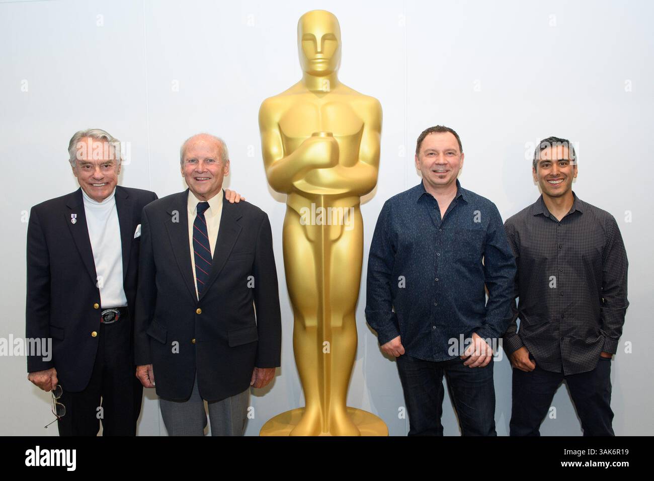 15. Mai 2017 – Hollywood, Kalifornien, USA – die Academy präsentierte am Montag, 15. Mai 2017 eine Vorführung zum 75-jährigen Jubiläum von „Bambi“. Abgebildet (von links nach rechts): Donnie Dunagan (Stimme des jungen Bambi), Peter Behn (Stimme des jungen Thumpers), Andreas Deja (Disney Legend, Animator) und Paul Felix (Production Designer in den Walt Disney Animation Studios). (Bild: © Todd Wawrychuk/AMPAS via ZUMA Wire/ZUMAPRESS.com) Stockfoto