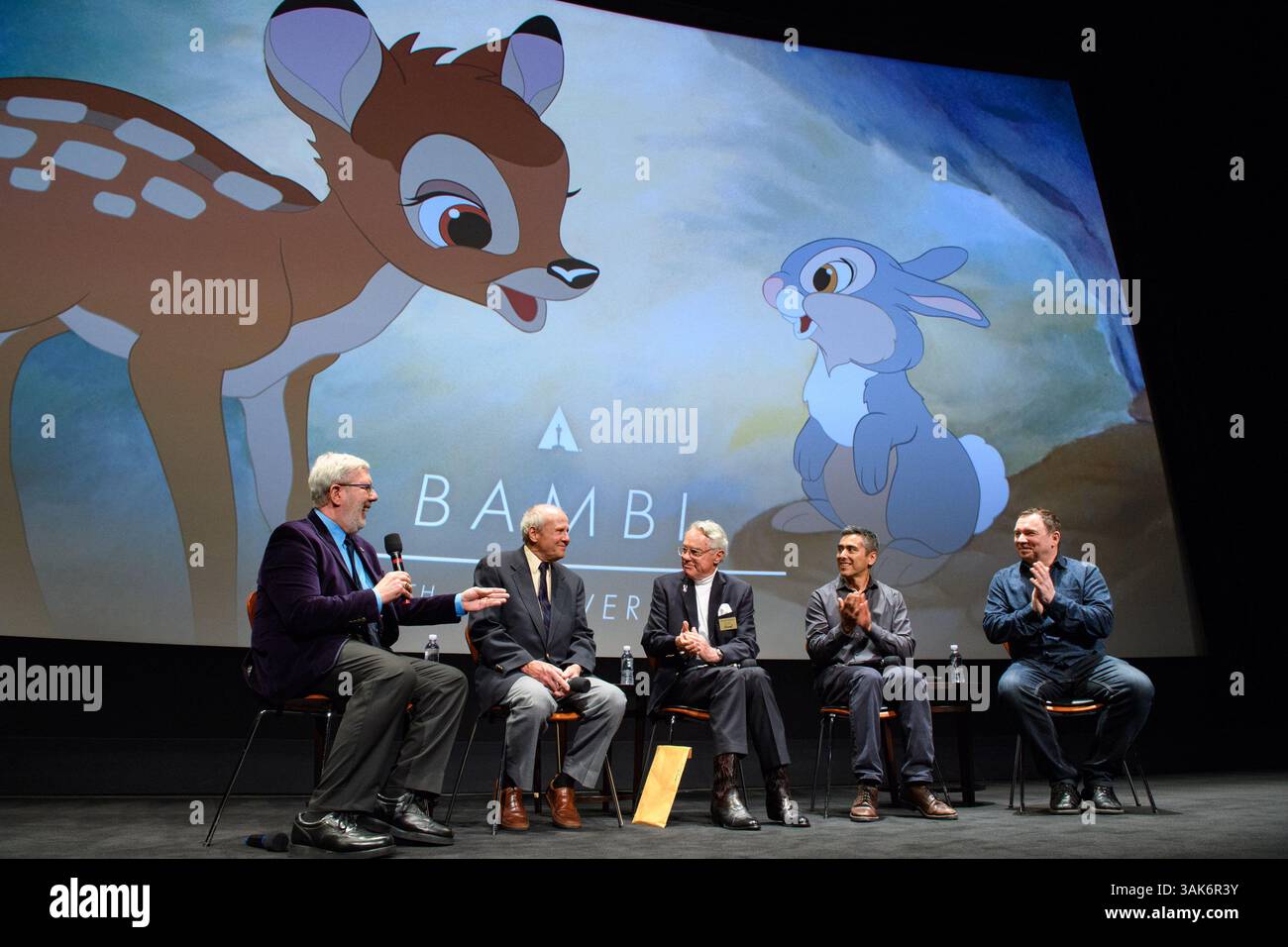 15. Mai 2017 - Hollywood, Kalifornien, USA - (von links nach rechts): Gastgeber Leonard Maltin, Peter Behn (Stimme des jungen Thumpers), Donnie Dunagan (Stimme des jungen Bambi), Paul Felix (Produktionsdesigner bei Walt Disney Animation Studios) und Andreas Deja (Disney Legend, Animator). Anlässlich einer 75-jährigen Vorführung von 'Bambi', präsentiert von der Academy of Motion Picture Arts and Sciences, am Montag, 15. Mai 2017. (Bild: © Todd Wawrychuk/AMPAS via ZUMA Wire/ZUMAPRESS.com) Stockfoto