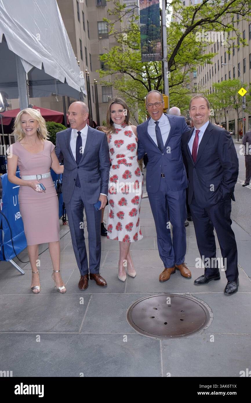 15. Mai 2017 - New York, New York, Vereinigte Staaten - (L-R) Anchors Megyn Kelly, Matt Lauer, Savannah Guthrie, Lester Holt und Chuck Todd kommen 2017 am 15. Mai 2017 in der Radio City Music Hall in New York City an (Credit Image: © Curtis Means/Ace Pictures via ZUMA Press) Stockfoto