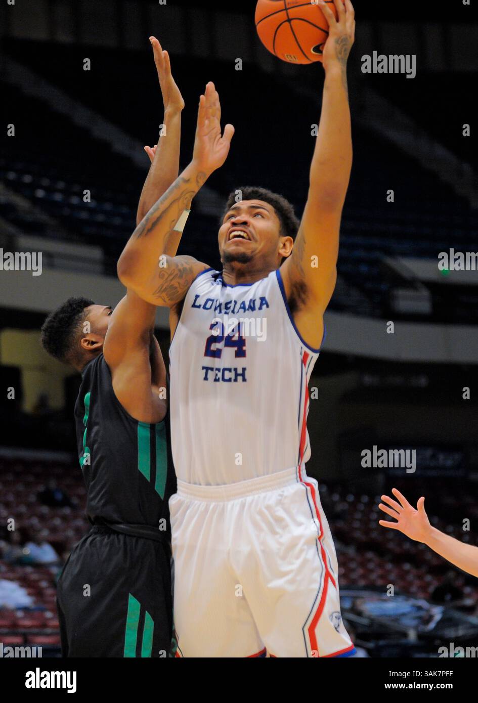10. März 2017 Louisiana Tech Bulldogs Stürmer Omar Sherman (24) schießt während des CUSA Turniers zwischen den La. Tech Bulldogs und Marshall Thundering Herd in der Legacy Arena in Birmingham AL Marshall besiegt La. Tech 93-77 Steve Roberts/Cal Sport Media (Kreditbild: &Copy; Steve Roberts/Cal Sport Media/CSM via ZUMA Wire) Stockfoto