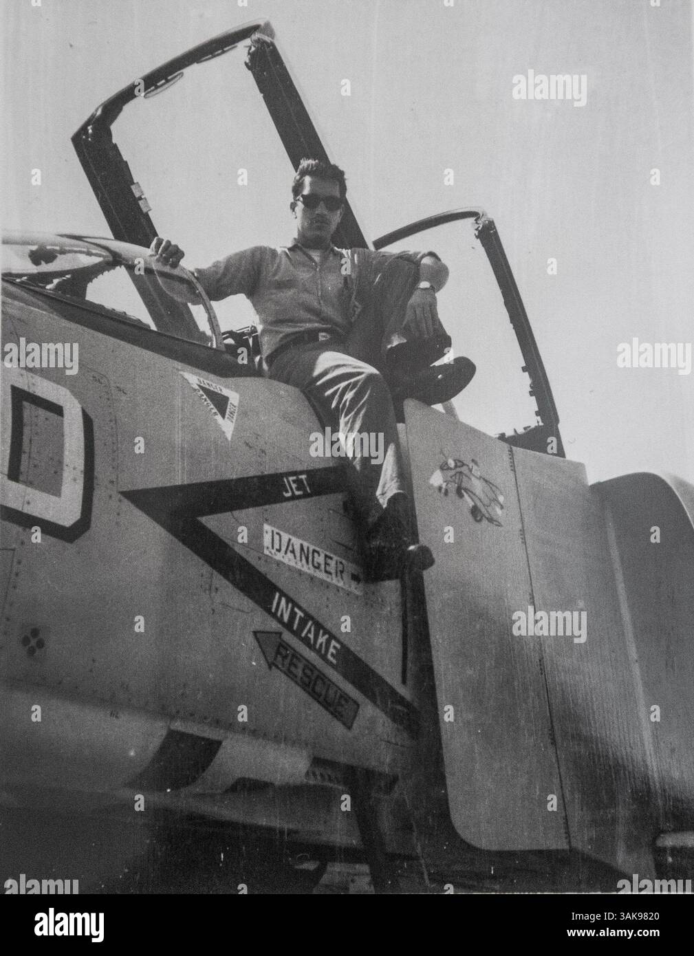 März 14, 2017 - Pine Knoll Shores, NC, USA - Sam Grenco, ein Veteran der Navy Vietnam, der in Pine Knoll Shores lebt, hat nicht automatisch Anspruch auf Invaliditätsleistungen, obwohl seine gesundheitlichen Probleme mit Bedingungen übereinstimmen, die bekanntermaßen durch eine Chemikalie in Agent Orange verursacht wurden. Er sagt, er wurde durch das Trinkwasser-Destillationssystem auf Navy-Schiffen ausgesetzt. (Kreditbild: © Travis Long/TNS via ZUMA Wire) Stockfoto