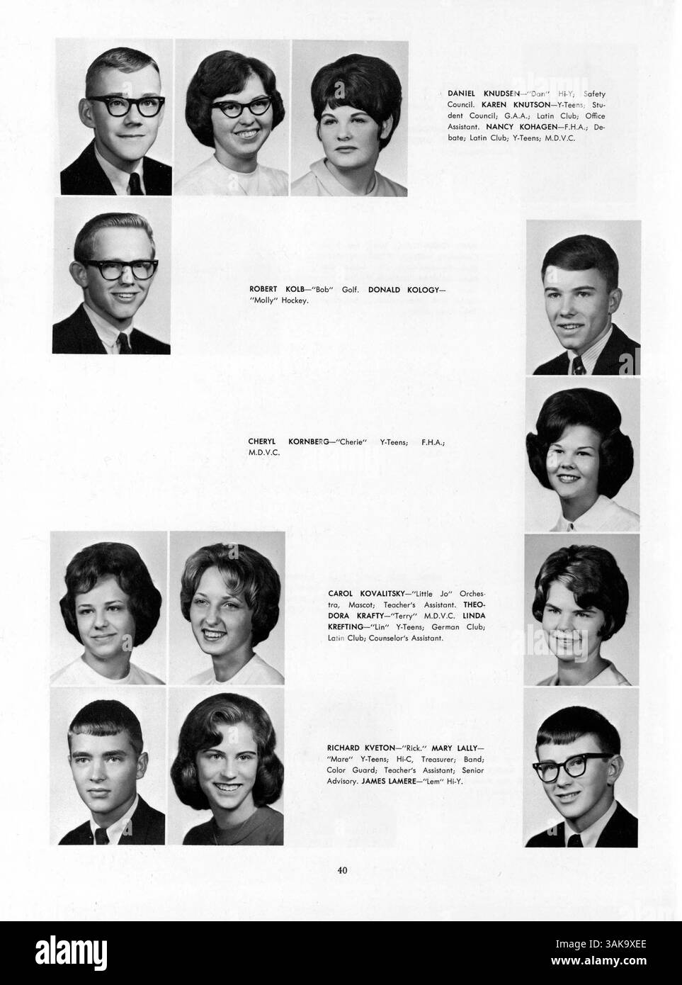 Das Jahrbuch 1964 der Patrick Henry High School dokumentiert die Schülerschaft, die Fakultät, die Leichtathletik, die Vereine und wichtige Ereignisse aus dem Schuljahr 1963-1964 und spiegelt die akademischen und sozialen Leistungen der Schule wider. Das Jahrbuch beleuchtet auch die afroamerikanische Geschichte in dieser Zeit. Stockfoto