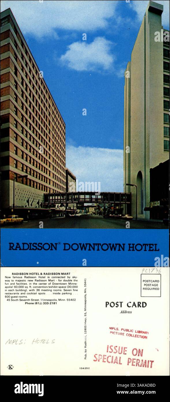 Das Radisson Downtown Hotel in Minneapolis ist durch eine Skyway mit dem Radisson Mart verbunden. Es bietet 60.000 Quadratmeter Tagungsräumlichkeiten, 36 Tagungsräume und sieben Restaurants und Cocktailspots. Stockfoto