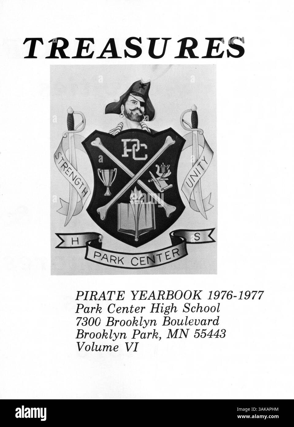 Dieses Jahrbuch der Highschool mit dem Titel Pirate Vol. VI: Treasures, deckt das Schuljahr 1972-1973 an der Park Center High ab. Es umfasst Abschnitte zu Studenten, Lehrern, akademischen Vereinen, Sport und bedeutenden Veranstaltungen, Bereitstellung einer umfassenden Momentaufnahme des Schullebens in diesem Zeitraum. Stockfoto