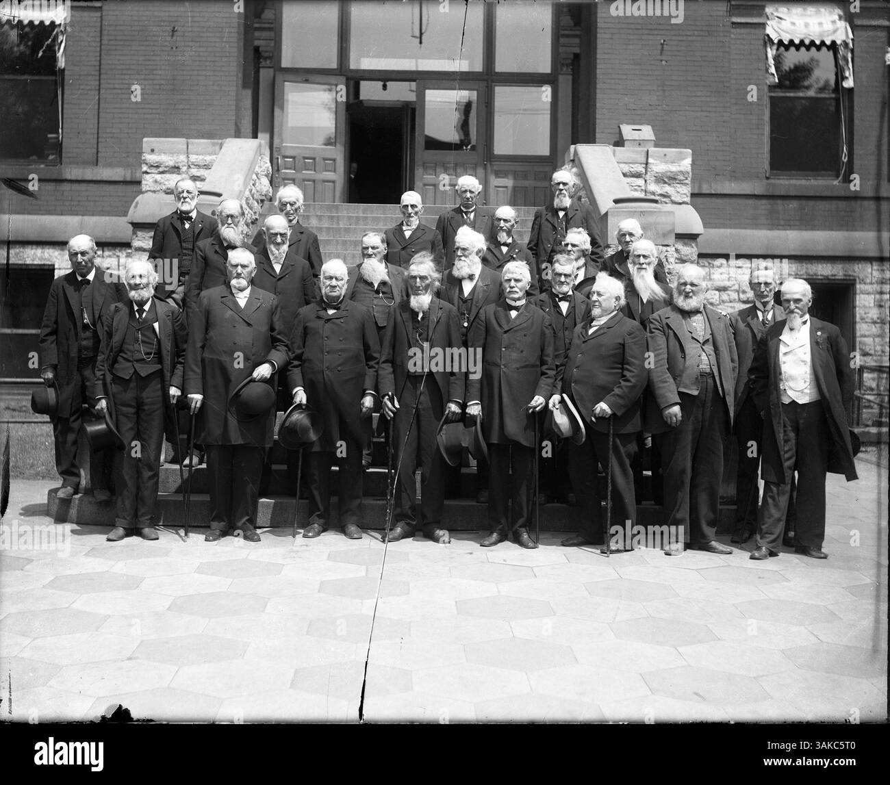 Ein Treffen der Old Settlers Association, bestehend aus denjenigen, die 1850 in Minnesota lebten, versammelte sich im Second Capitol Building. Nur noch 18 Mitglieder blieben übrig. Stockfoto