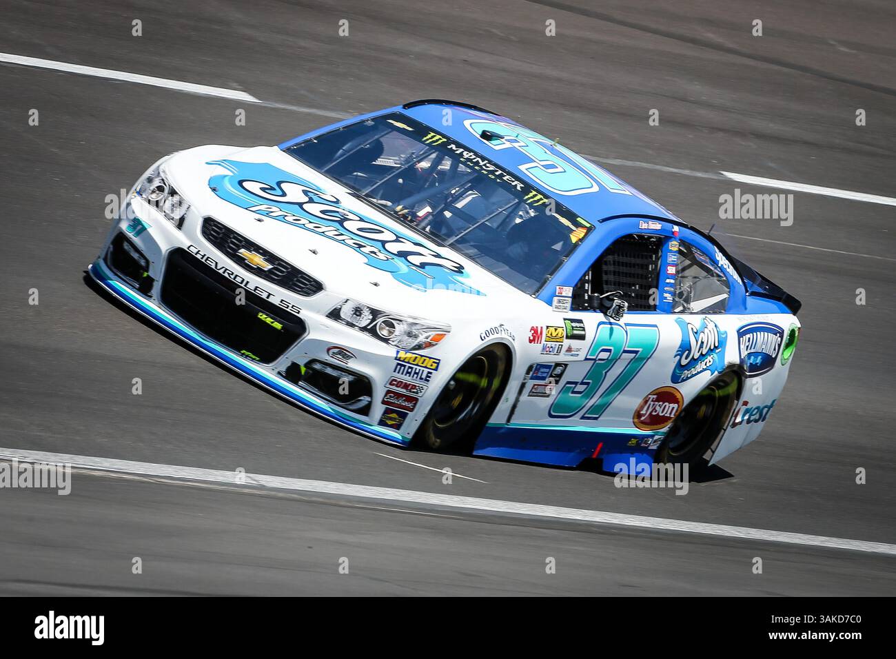 April 2017: Fort Worth, Texas, USA S - Monster Energy NASCAR Cup Series Fahrer Chris Buescher (37) im Einsatz während des NASCAR O'Reilly Auto Parts 500 Rennens auf dem Texas Motor Speedway in Fort Worth, Texas. (Bild: © Dan Wozniak via ZUMA Wire) Stockfoto