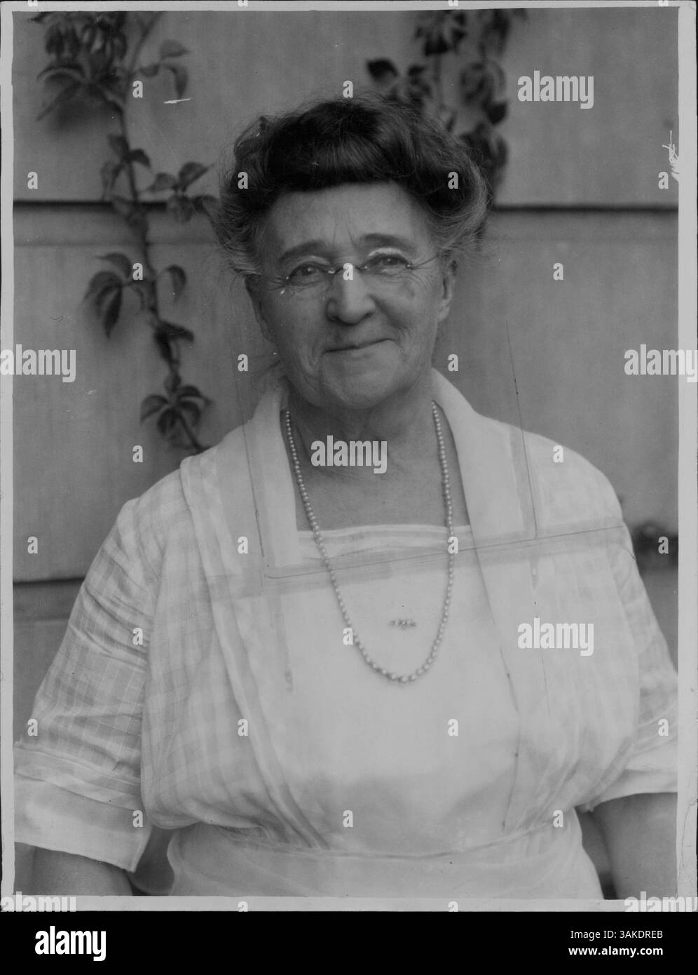 Elizabeth Morrison, Mitglied der Simpson Methodist Episcopal Church, serviert zweimal täglich 200 methodistischen Predigern Mahlzeiten in den Speisesälen der Kirche. Stockfoto