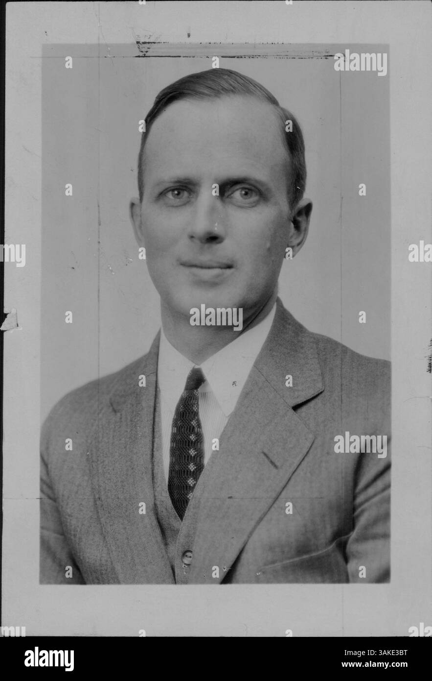 Earl C. Maul war Vorsitzender des Büros in Minneapolis des Price Administration Consolidated Ration Board, der Rationationsprogramme während des Zweiten Weltkriegs leitete und zur Wirtschaftsführung in Kriegszeiten beitrug. Stockfoto